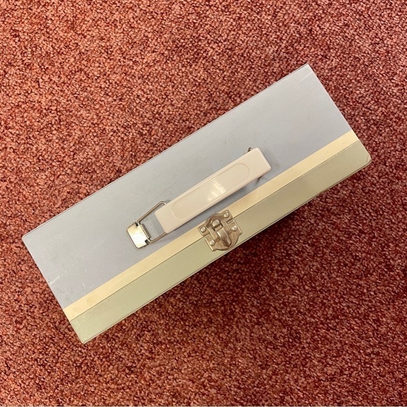 Knuffle Bunny Two Sided Jigsaw Puzzle Mo Willems - Picture 3 of 5